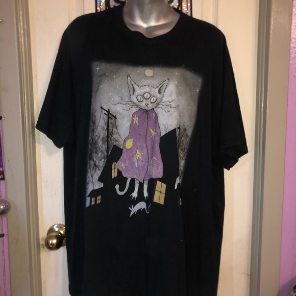 Xavier 3 eyed cat T-shirt - Picture 2 of 3